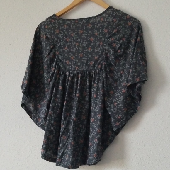 Decree | Flowy Floral & Lace Top - Picture 2 of 6